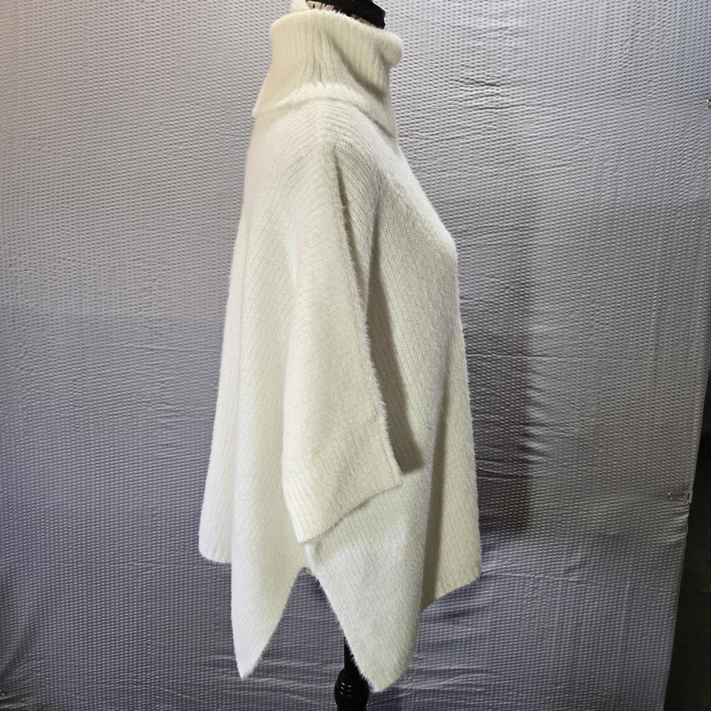 Hippie Rose White Turtleneck Sweater XS Cozy And Soft Doleman Sleeve